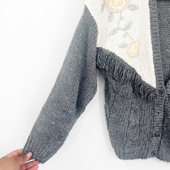 One Step Up Vintage 90s Boho Fringe Floral Hand Knitted‎ Cardigan Sweater Size M - Picture 4 of 6
